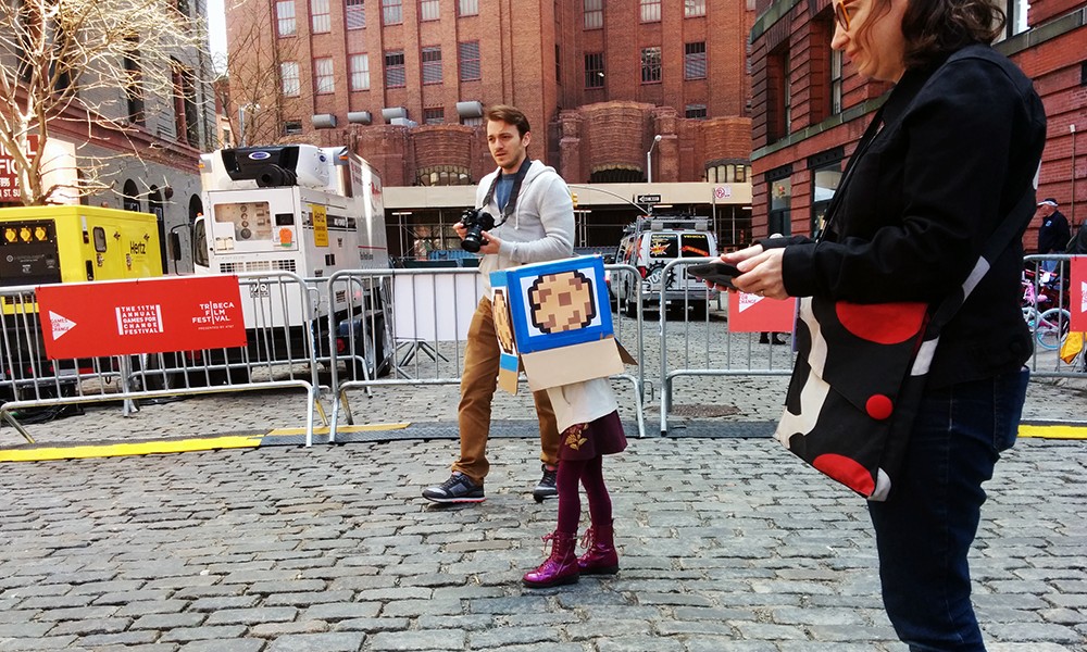Sesame Street Boxheads Entertains Tribeca Sesame Street Boxheads Entertains Tribeca